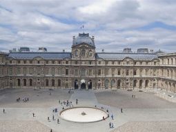 facts about the louvre